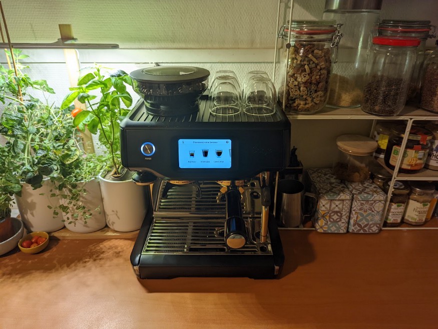 My new semi-automatic expresso machine : the Sage Barista Touch.